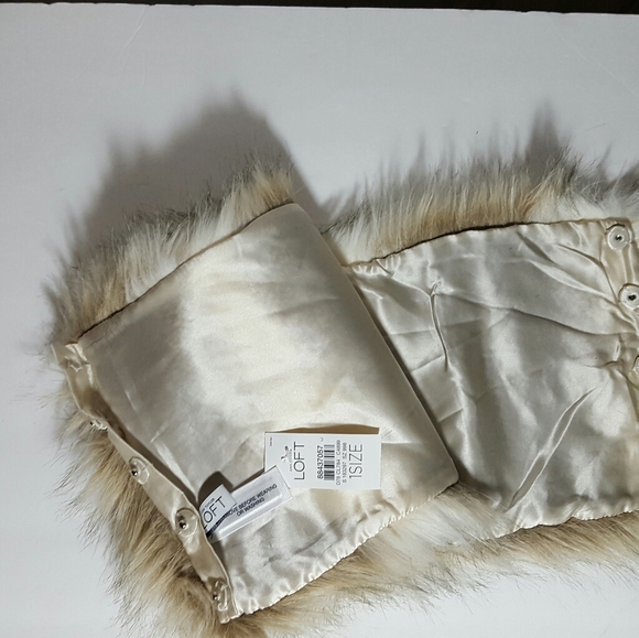 Ann Taylor Loft Faux Fur Scarf - Picture 3 of 4